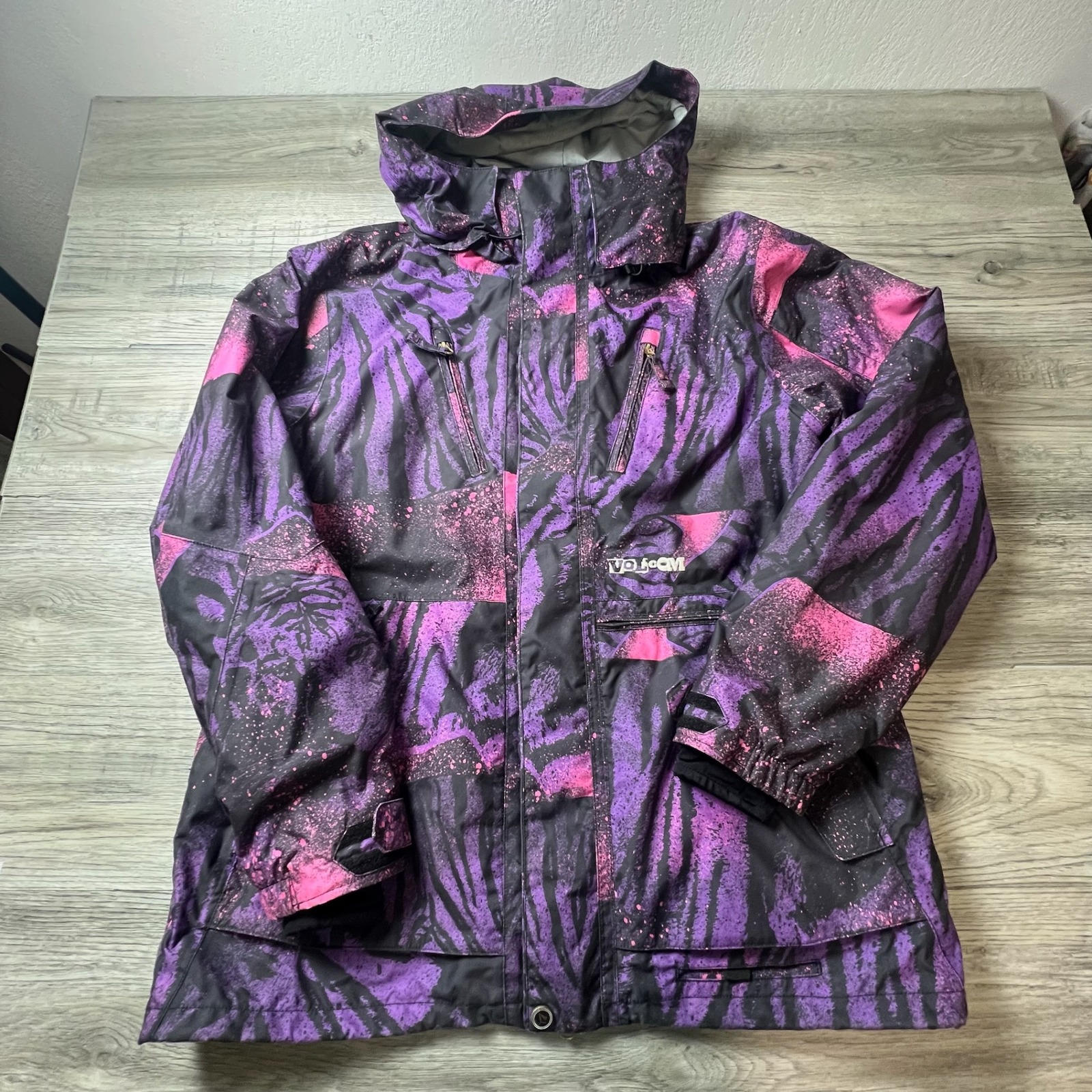 Volcom Nimbus Snowboard Jacket Mens Large Purple Pink Tiger Stripe 20k/20k R23